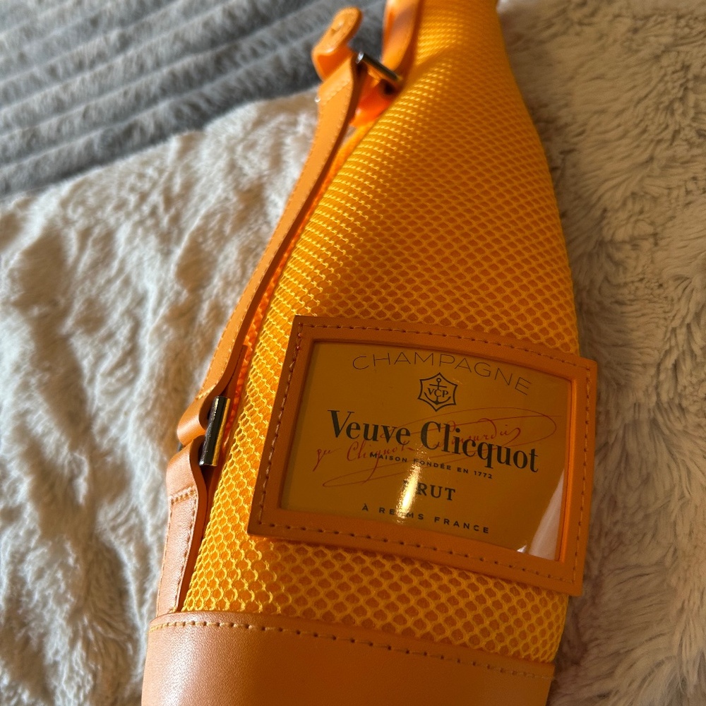 Vueve bag NWOT